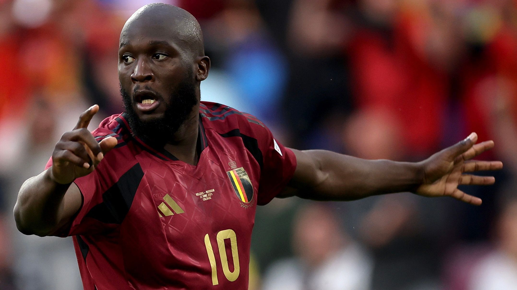 Due to Lukaku and Simmons objectives... Tottenham coach assaults video